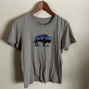 Patagonia | Buffalo 100% organic cotton regular fit gray graphic tee